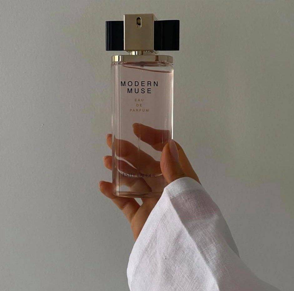 Estee Lauder Modern Muse Eau De Parfum - Woody Floral (50ml)