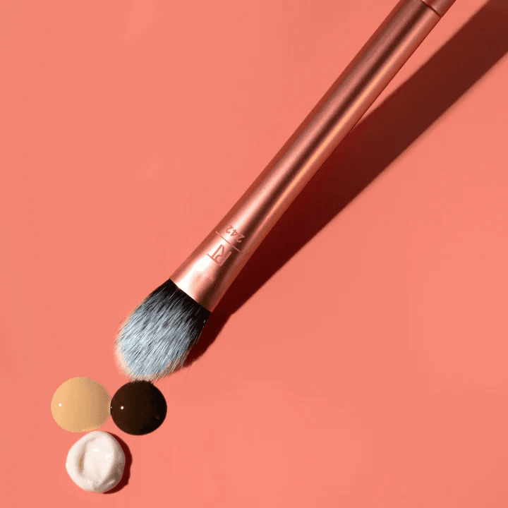 Real Techniques - Brightening Concealer Makeup Brush - 01977 - 242No
