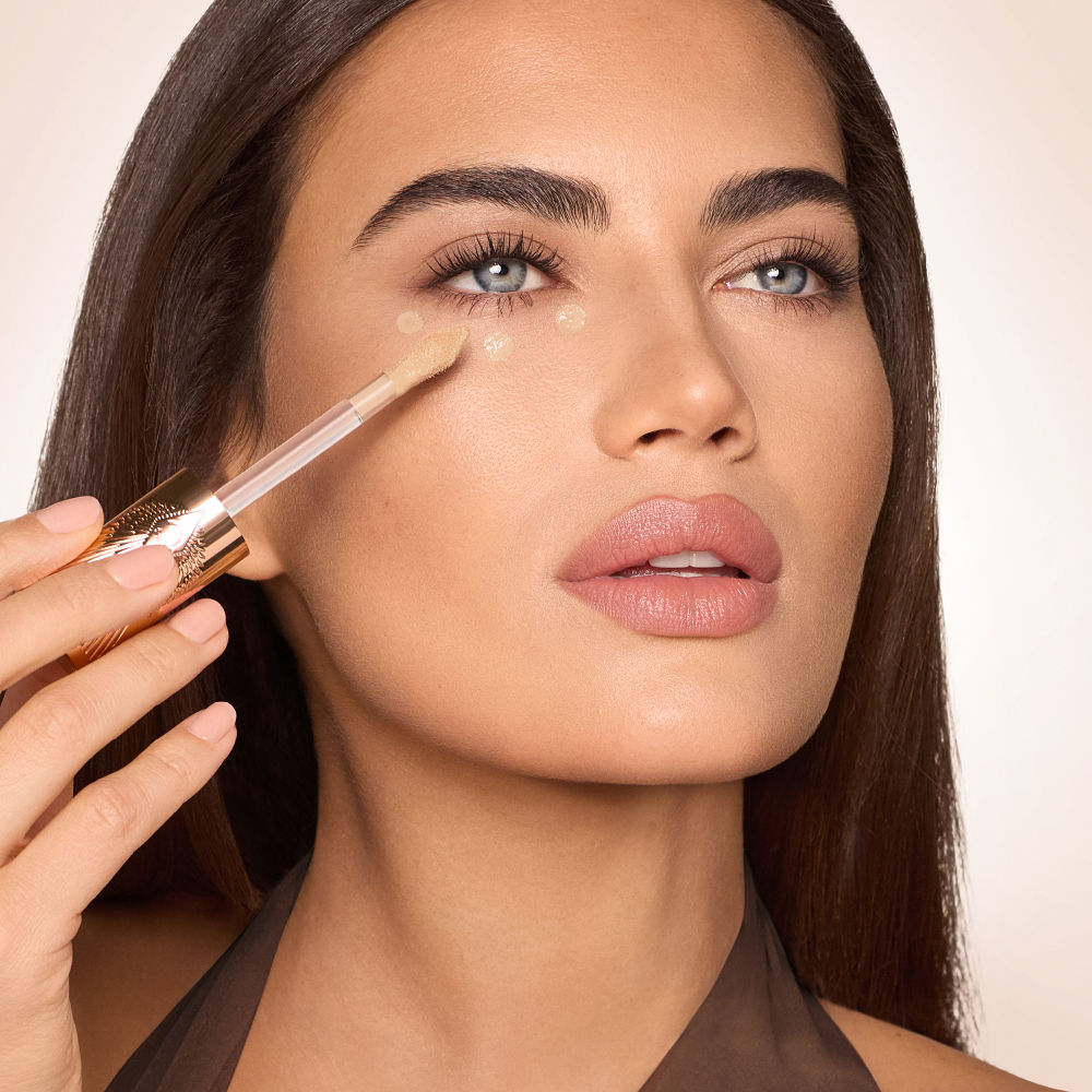 Charlotte Tilbury Airbrush Flawless Blur Concealer - 4 - Fair Medium (8.3g)
