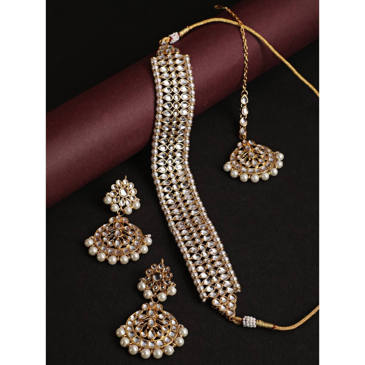 Aatmana Gold Toned Kundan & Pearl Jewellery Set