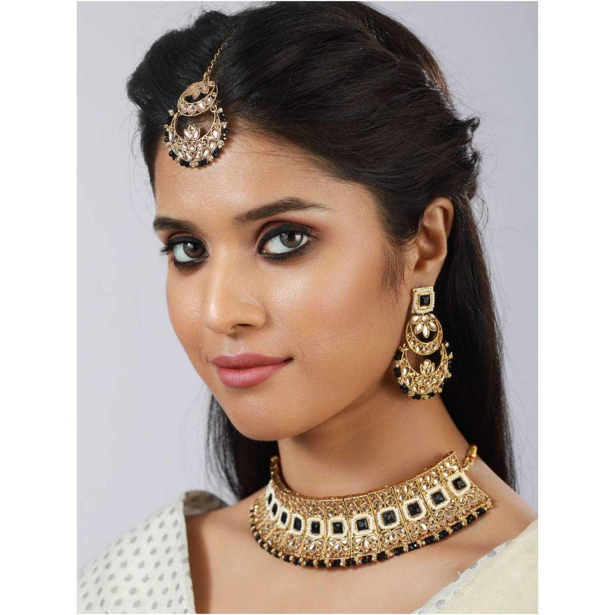 Aatmana Black Kundan Gold Plated Choker Set with Maangtikka