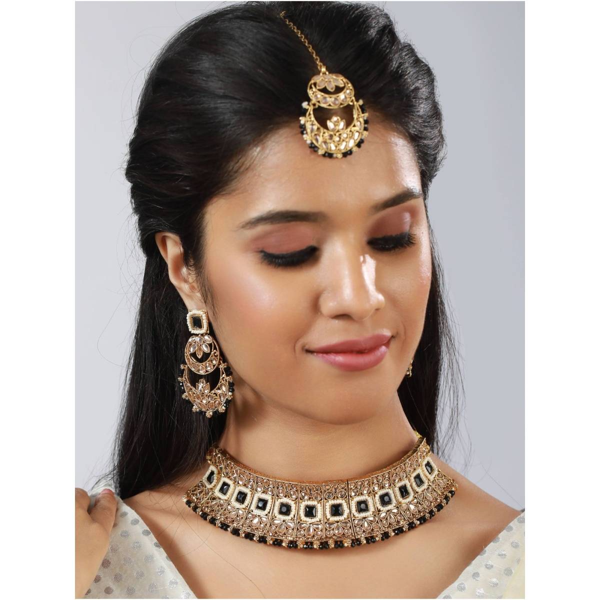 Aatmana Black Kundan Gold Plated Choker Set with Maangtikka