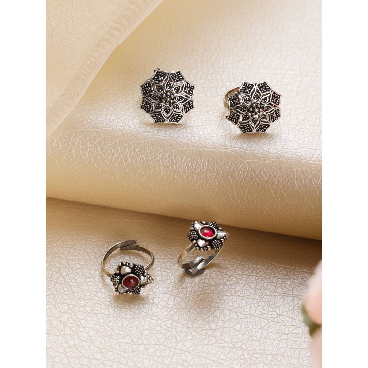Aatmana Women Set Of 2 Oxidized Silver Toned & Red Stone Studded Adjustable Toe Rings