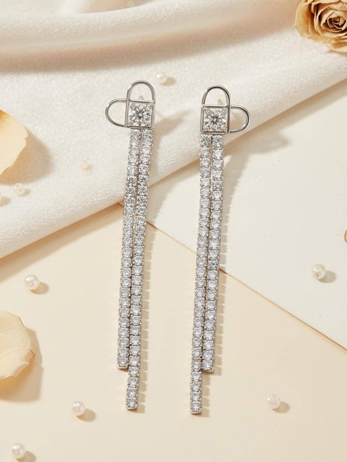 925 SILLER Women Sparkling Heart Cascade Dangler Earrings