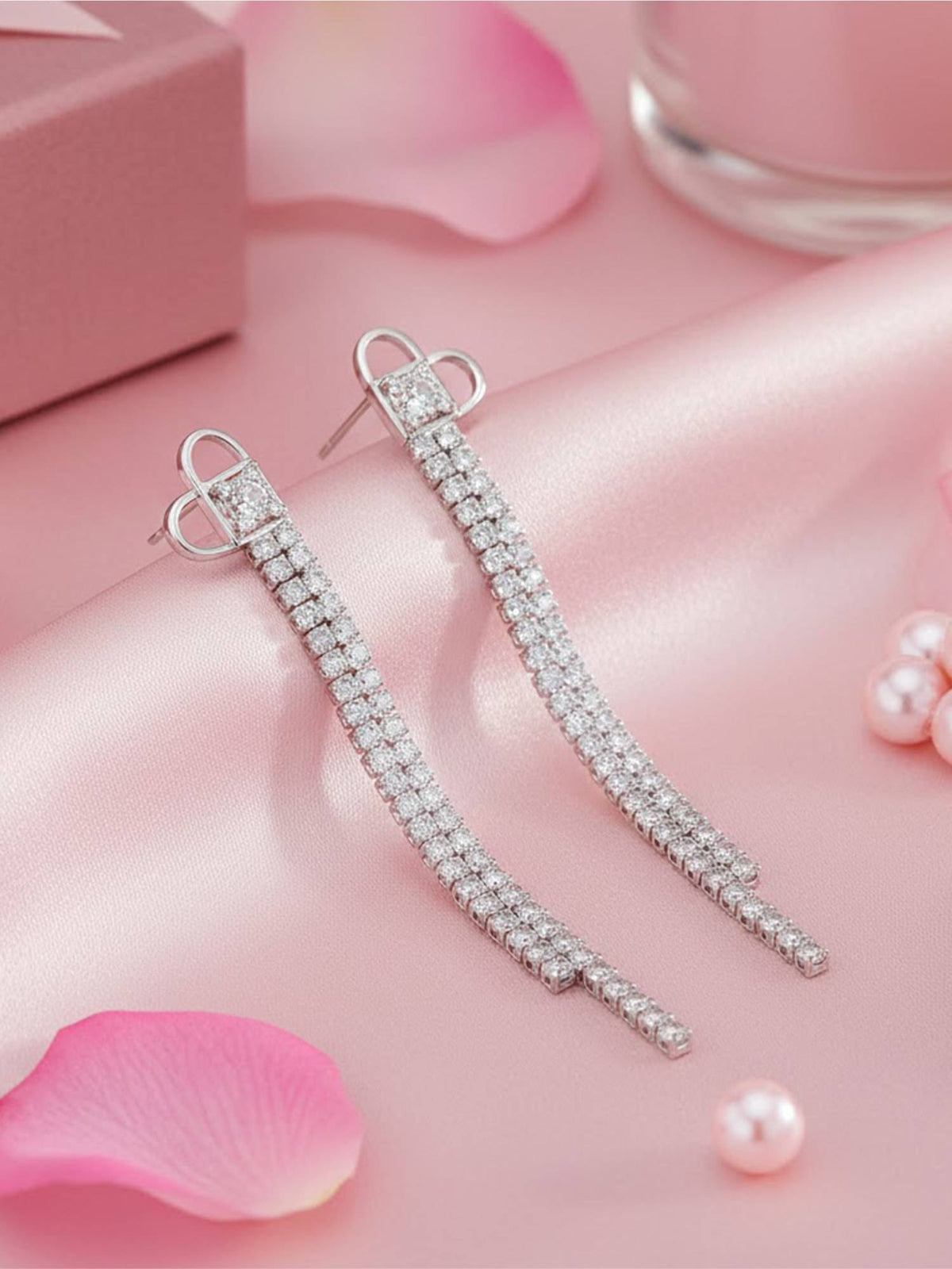 925 SILLER Women Sparkling Heart Cascade Dangler Earrings
