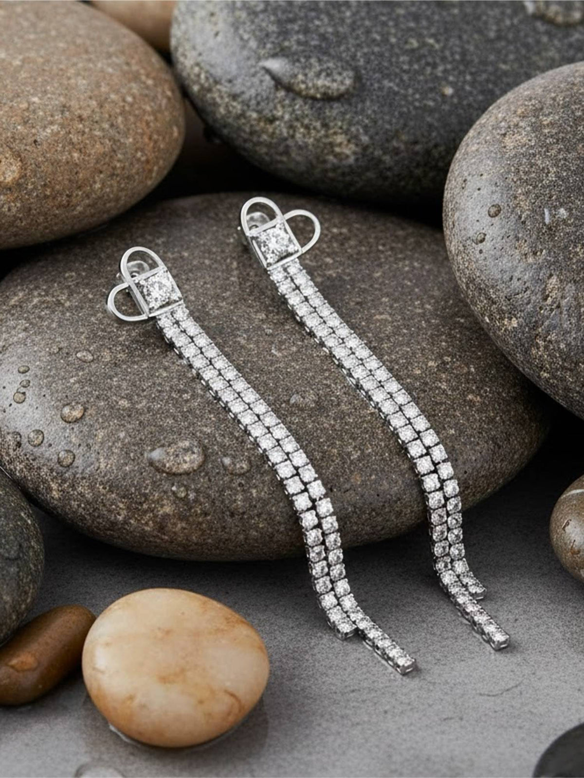 925 SILLER Women Sparkling Heart Cascade Dangler Earrings