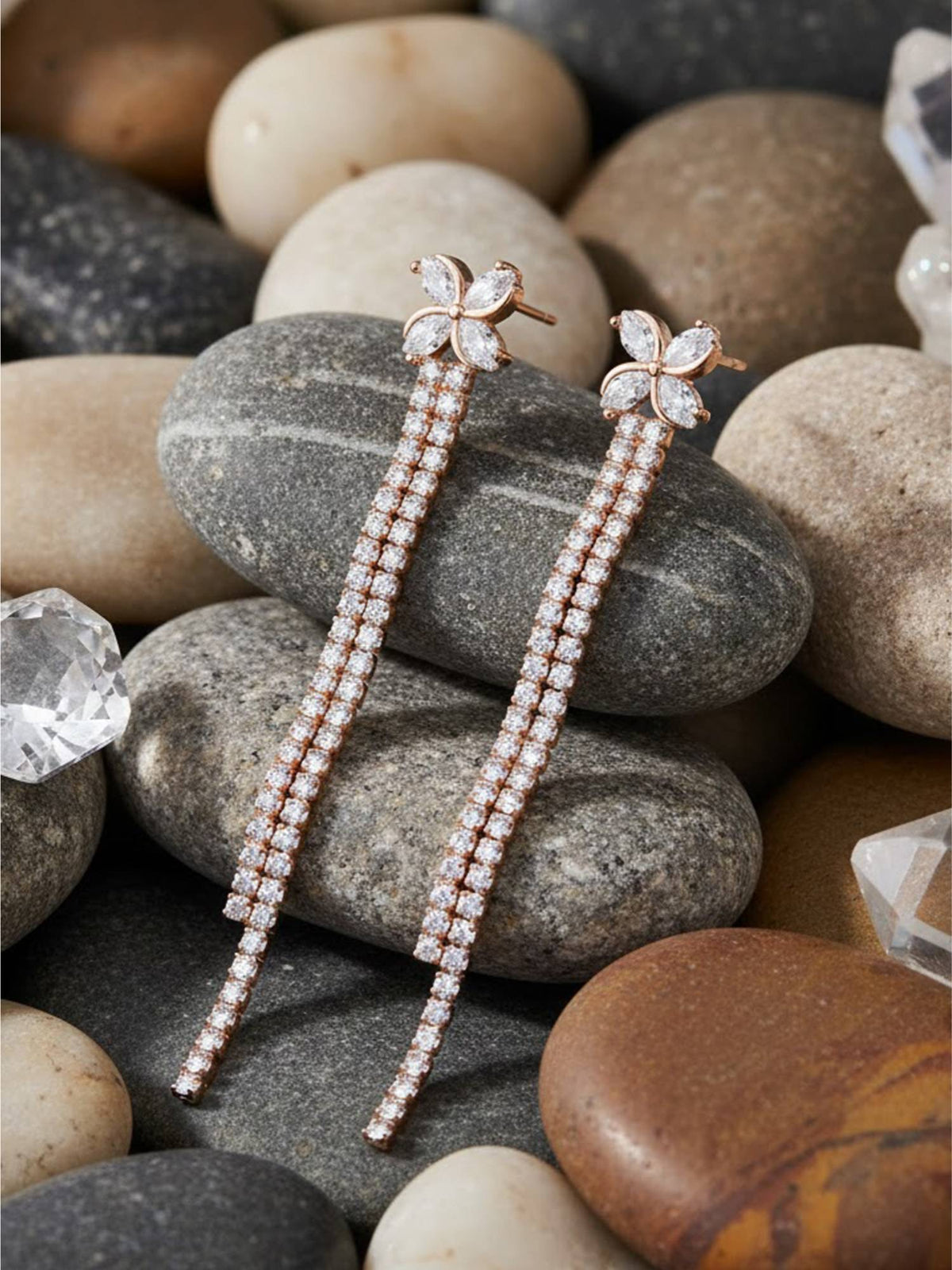 925 SILLER Women Sparkling Petal Tassel Dangler Earrings