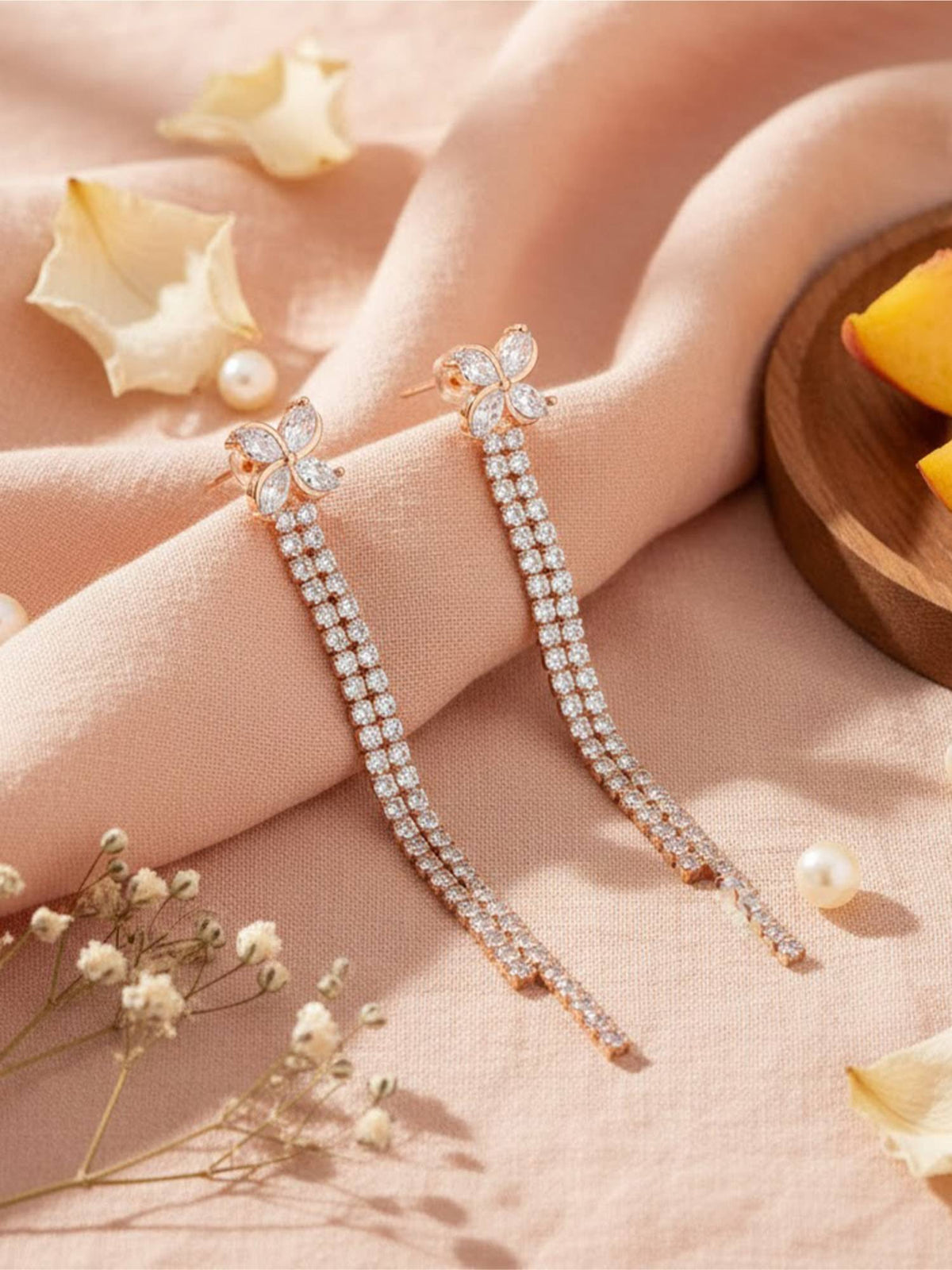 925 SILLER Women Sparkling Petal Tassel Dangler Earrings