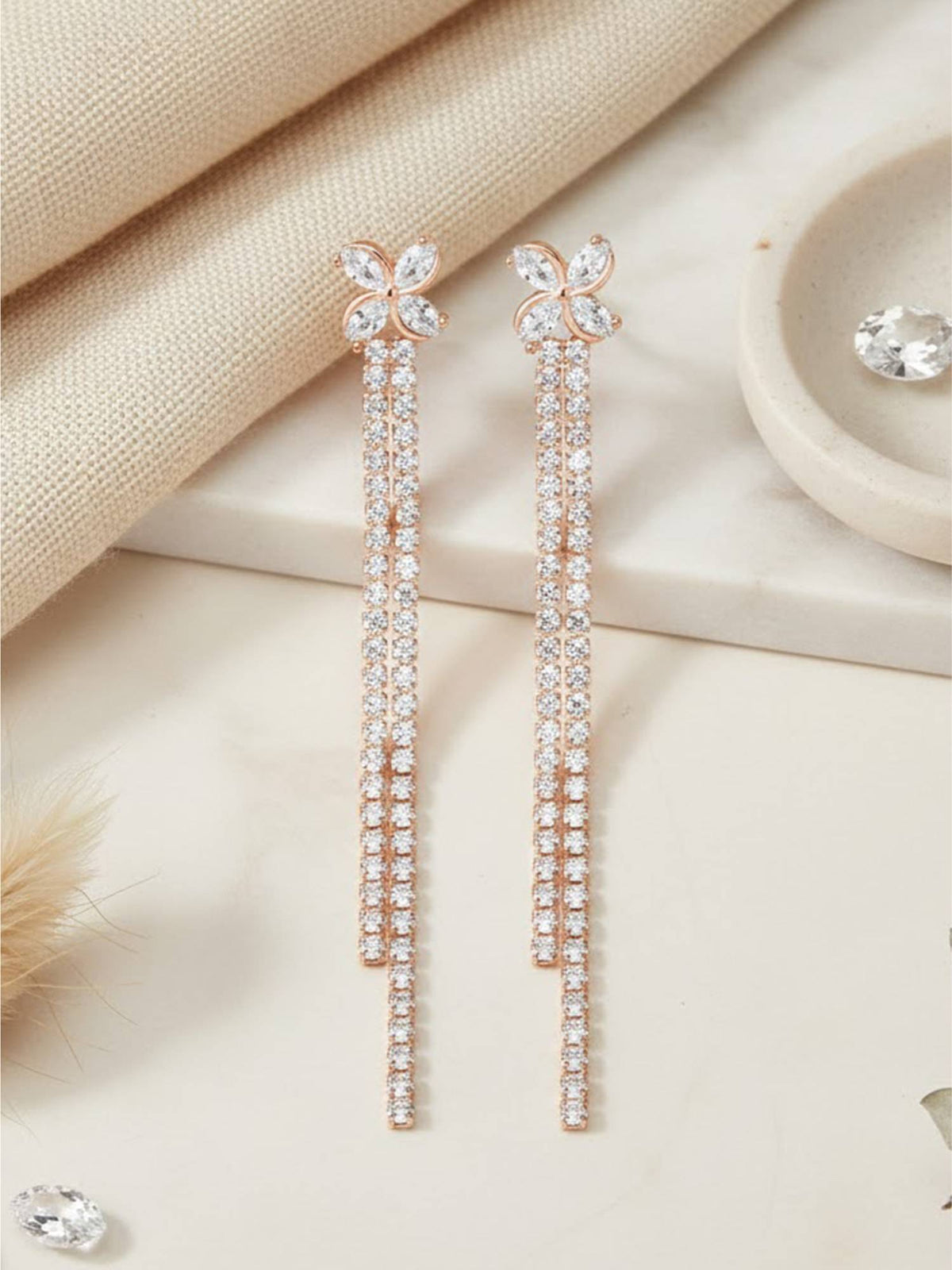 925 SILLER Women Sparkling Petal Tassel Dangler Earrings
