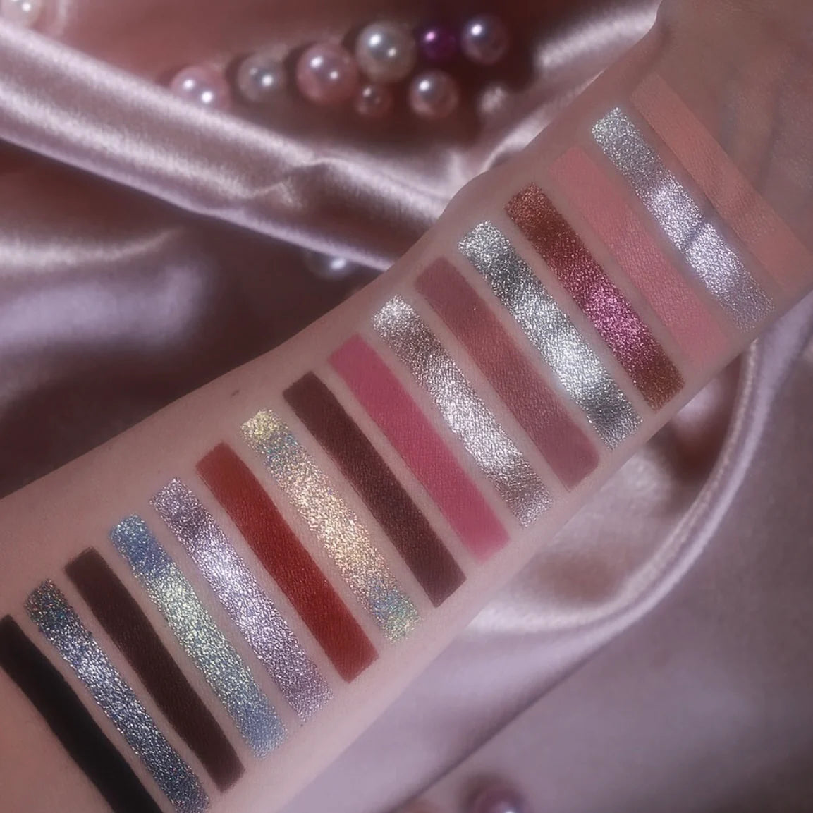 Boujee Boudoir - Neutral Glam Eyeshadow Palette (24g)