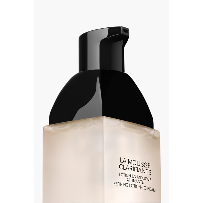 CHANEL La Mousse Clarifiante packaging