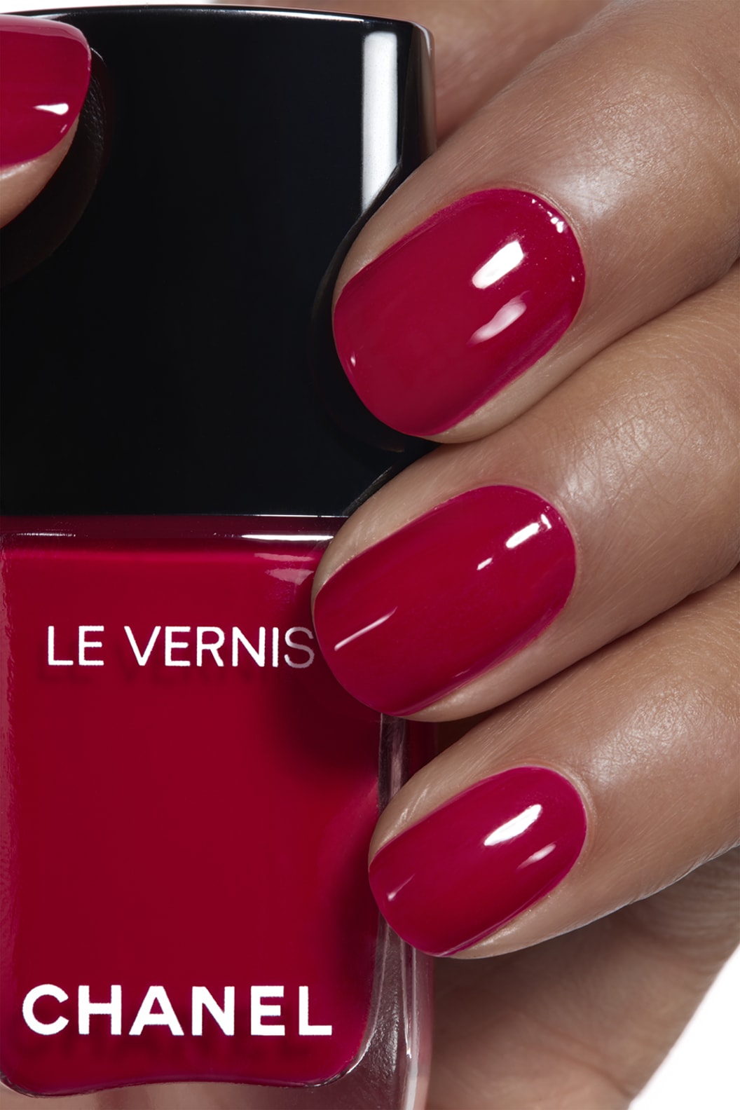 CHANEL Le Vernis 151 Pirate applied