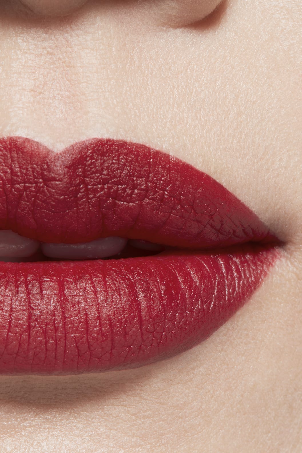 CHANEL Rouge Allure Velvet applied