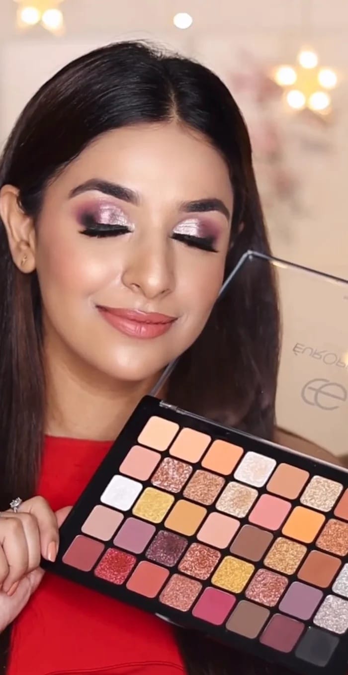 Europe Girl - Neutral Tone 40 Colors Profesional Artist Eyeshadow Palette (40gm)